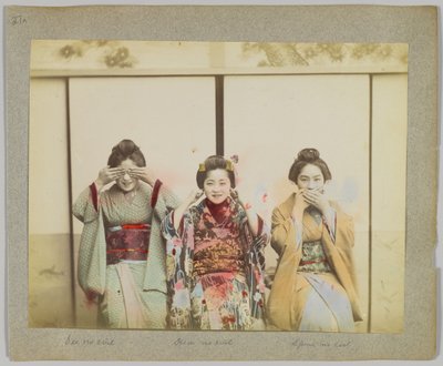 Kötülük görme, kötülük duyma, kötü konuşma (el rengi s/b fotoğraf) by Japanese Photographer