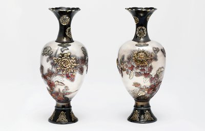 Bir Çift Ozeki Stüdyo Vazosu, Meiji dönemi, 19. yüzyıl sonu (altın ve bakır ile seramik) by Japanese School