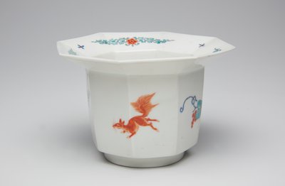 Kupa, 17. yüzyıl sonu - 18. yüzyıl başı(Kakiemon, sır üstü emayeli porselen) by Japanese School
