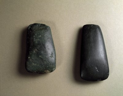 Çakmaktaşı balta bıçakları, Jomon dönemi MÖ 4500-3700 by Japanese School