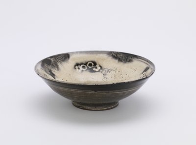 Bireysel servis kasesi, Kyushu veya Kyoto, Edo dönemi, 18.-19. yüzyıl (berrak sır altında beyaz astarlı ve kobalt pigmentli taş eşya) by Japanese School