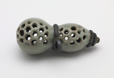 Kabak şeklinde Netsuke, Yamashiro eyaleti, Edo dönemi veya Meiji dönemi (seramik) by Japanese School
