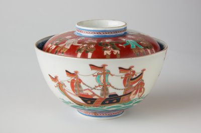 Pirinç Kase ve Kapak, muhtemelen 19. yüzyıl (Ko-İmari malı, sır altı mavisi ve sır üstü emayeli porselen) by Japanese School