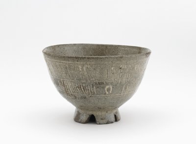 Mishima tarzında çay kasesi, Saga ili, Edo dönemi, 17. yüzyılın başları (beyaz astarlı, kabartmalı ve kazıma desenli taş eşya) by Japanese School