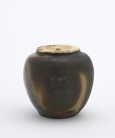 Çay kutusu, imo-no-ko tipi, Aichi ili, Edo dönemi (seramik) by Japanese School