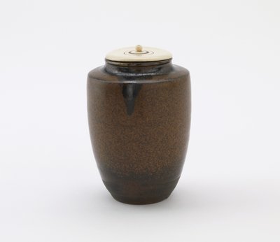 Çay kutusu, katatsuki tipi, Edo dönemi (seramik) by Japanese School