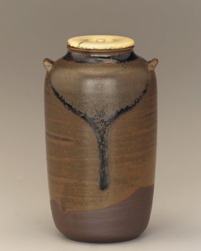 İki kulplu çay kutusu, Koishibara, Fukuoka ili, Edo dönemi, 17. yüzyılın sonu ile 18. yüzyılın başı (seramik) by Japanese School
