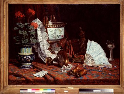 Natürmort, bir vazo, sardunyalar, dürbün ile kaplı bir fan masasına sahiptir. Jean Baptiste Olive