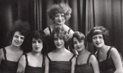 Bir dans veya tiyatro grubu, c1900-1929. by Jerome Ltd
