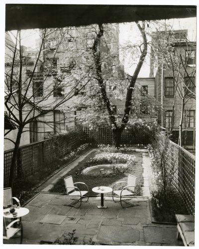 Bayan WH Wells 265 W 11. Bahçe by Jessie Tarbox Beals