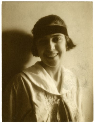 Helen Rehber veya Rehler, c.1905-40 (jelatin gümüşü fotoğraf) by Jessie Tarbox Beals