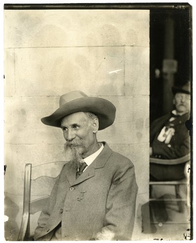 Şapkalı adam, madalya, c.1905-40 (jelatin gümüşü fotoğraf) by Jessie Tarbox Beals
