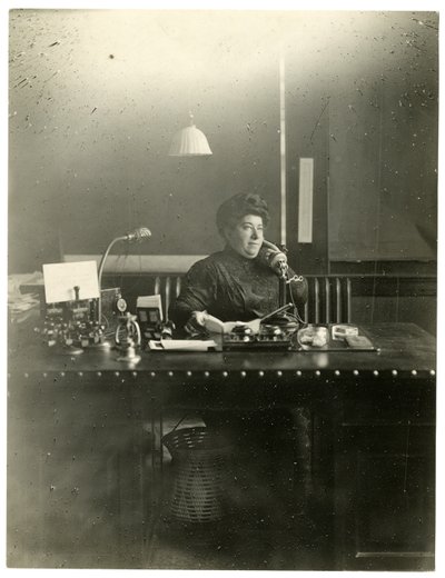 Chicago'dan Bayan Chas Netcher, en büyük mağazalardan birinin sahibi Oradaki Boston Mağazası Şimdi tekrar evlendi, adını değiştirin Mollie Alpiner Netcher Newbury, c.1905-18 (jelatin gümüşü fotoğraf) by Jessie Tarbox Beals