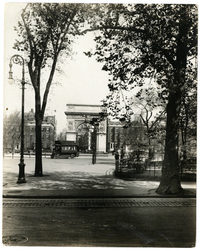 Washington Square North, New York, ABD, c.1905-40 (jelatin gümüşü fotoğraf) by Jessie Tarbox Beals
