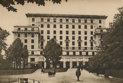 Batıdaki Taş Dağ Kütlesi En Değerli Yeri, c1935. by Joel