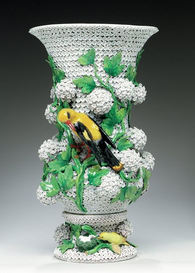 Meissen Schneeballen vazo, 19. yüzyılın ortalarından sonlarına kadar (porselen) by Johann Joachim (after) Kändler
