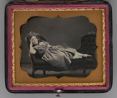 Bir şezlonga uzanmış bir kızın isimsiz portresi, 1855. by John Adams Whipple
