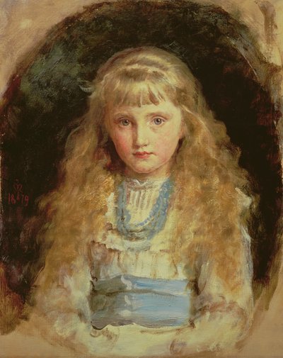 Mavi kuşaklı beyaz bir elbise giyen Beatrice Caird