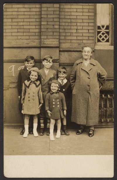 [Bir grup çocuk] by John Frank Keith