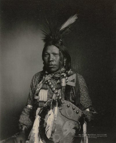 Tıpta çalışıyor, Arapahoe, 1898-1899. by John K. Rose