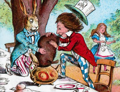 Çılgın Şapkacı ve Mart Tavşanı, Fındık Faresini bir çaydanlığa koymaya çalışıyor, c1910 by John Tenniel