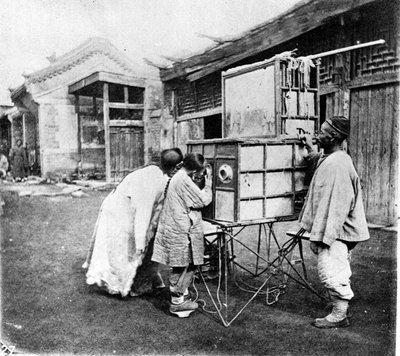 Çin, gözetleme gösterisi, 1870 civarında (fotoğraf) by John Thomson