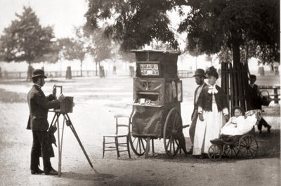 Kiralamayı Beklerken, J. Thomson ve Adolphe Smith tarafından kaleme alınan 