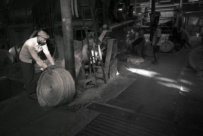 Jüt fabrikası, Kalküta, Hindistan, 2017 (fotoğraf) by Jon Nicholson