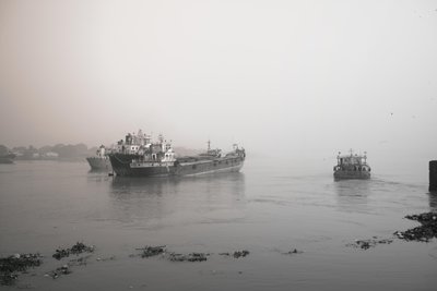 Jüt fabrikası, Kalküta, Hindistan, 2017 (fotoğraf) by Jon Nicholson