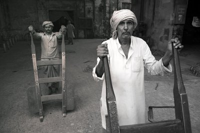Jüt fabrikası, Kalküta, Hindistan, 2017 (fotoğraf) by Jon Nicholson