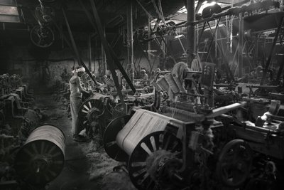 Jüt fabrikası, Kalküta, Hindistan, 2017 (fotoğraf) by Jon Nicholson