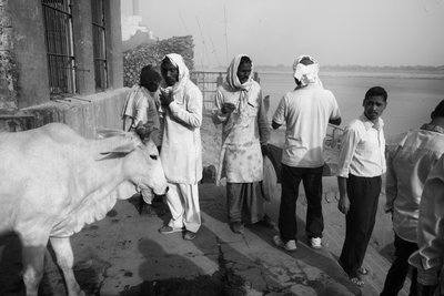 Manikarnika Ghat, Varanasi, 2016 (fotoğraf) by Jon Nicholson