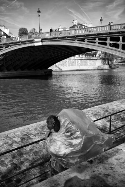 İlkbaharda Paris, 2022 (fotoğraf) by Jon Nicholson
