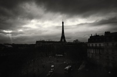 İlkbaharda Paris, 2022 (fotoğraf) by Jon Nicholson