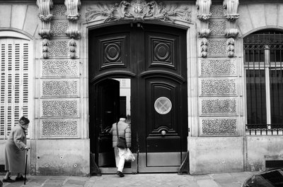 İlkbaharda Paris, 2022 (fotoğraf) by Jon Nicholson