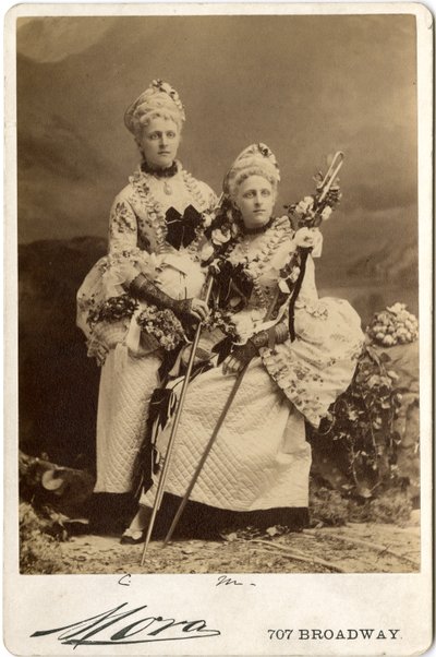 Rives Twins (sepya baskı) by José Maria Mora