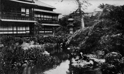 Bir çay evi bahçesi, Tokyo. Volkanik köken temalı peyzaj bahçeciliği, c1900, 1921 by Julian Leonard Street