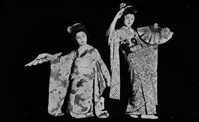 Dans eden kız Kimi-chiyo katılımcısı, Tokyo c1900, 1921