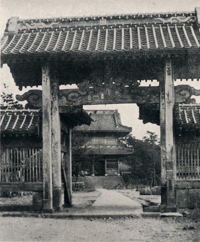 Nichiren'e adanmış Tanjo-ji tapınağının kapıları, c1900, 1921 by Julian Leonard Street