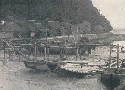 Tai-no-ura - Kum kenarında balıkçı tekneleri olan küçük evler, c1900, 1921 by Julian Leonard Street