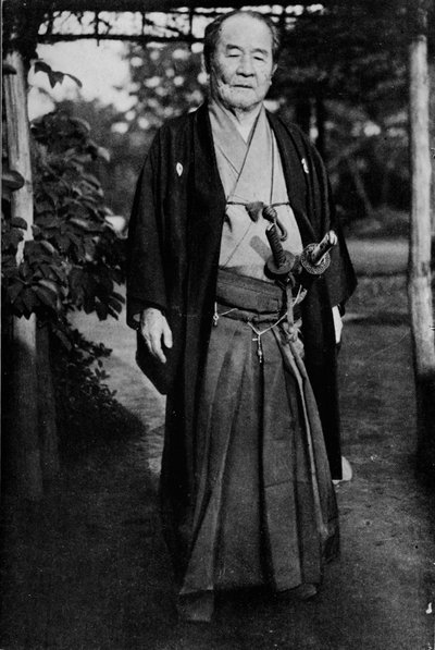 Vikont Shibusawa, 1840-1931, samuray kılıçlarını giyiyor, c1900, 1921 by Julian Leonard Street