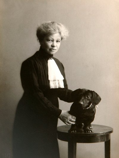 Alexandra Beketova-Blok, Rus yazar ve çevirmen, evcil köpeğiyle, 19. yüzyılın başlarında by Karl August Fischer