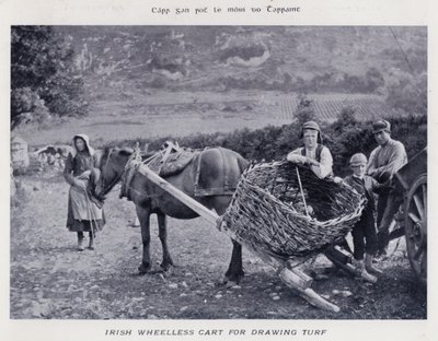 Çim Çekme için İrlanda Tekerleksiz Arabası (s/b fotoğraf) by Karl Karlovich Piratsky