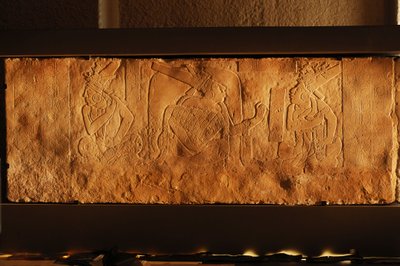 Tapınak 19 taht kürsüsü, Palenque, Meksika, Akhal Mo Nab oyması, 2005 (fotoğraf) by Kenneth Garrett