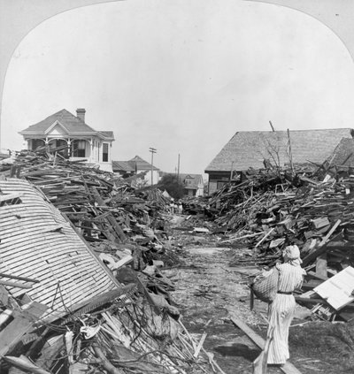 Enkazdan bir geçit, Kuzeyde 19. Cadde, Galveston by Keystone View Company