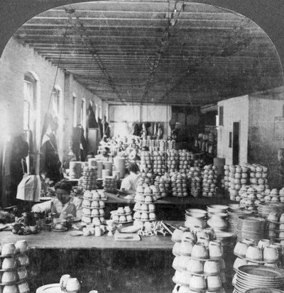 Porselen eşyaları süsleyen sanatçılar, Trenton, New Jersey, ABD, 20. yüzyılın başları by Keystone View Company