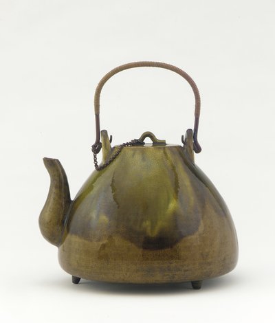 Minato eşya demlik, Çaydanlık (dobin), 19. yüzyıl ortası (kurşun sır bakır zincirli, bakır ve rattan kulplu toprak kap) by Kichibei Ueda