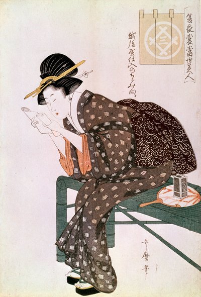 Kadın okuma. Echigoya krepinden yapılmıştır. Yaz Topluluğu Serisi: Zamanımızın Güzelleri.”” Utamaro Kitagawa (1753-1806) tarafından Japonca baskı. 1804-1806. karartmak 0,37x0,25 m. Paris, Guimet Müzesi, Asya Sanatları Müzesi by Kitagawa Utamaro