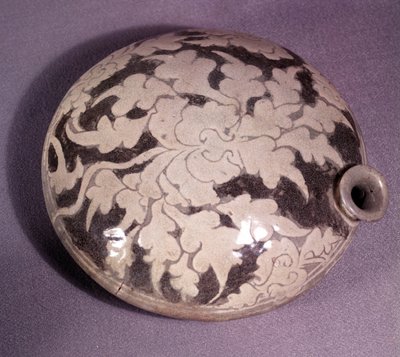 Art coreen: porselen şarap şişesi (veya şişe). Koryo dönemi by Korean School