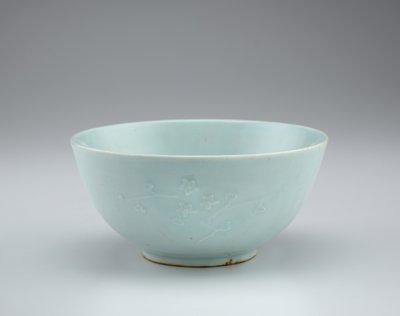 Kabartma çiçek sprey süslemeli kase, 19. yüzyıl by Korean School